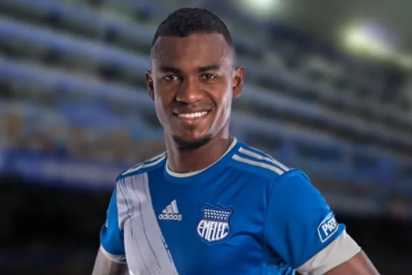 Dixon Arroyo luce mal cuando Ismael Rescalvo dispone está orden