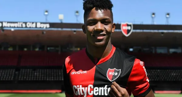 Djorkaeff Reasco se ganó su espacio en Newell's de Argentina y jugadores referentes del club lo ven para jugar en cualquier parte del mundo