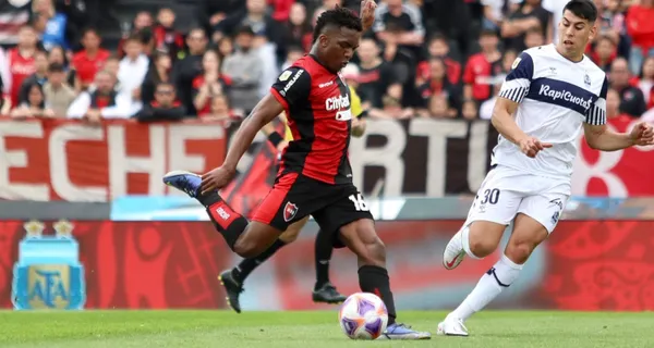 Djorkaeff Reasco se ha adaptado al fútbol argentino y en Newell's le encontraron nuevo puesto, ya no es el delantero de área que se vio en LDU