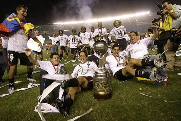 Dos ex glorias de Liga de Quito tienen hijos que hoy se dedican al fútbol profesional en Ecuador. Ellos defienden los colores de tres equipos.