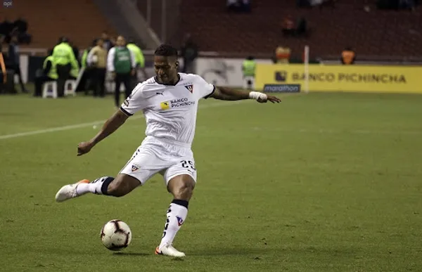 Dos de los equipos por donde pasó Antonio Valencia ahora están en serios problemas económicos y pueden desaparecer por deudas