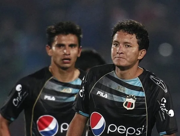 Edder Vaca, ex jugador que pasó por varios equipos del fútbol ecuatoriano, contó que en un equipo le pidió dinero para poder ser considerado