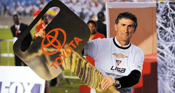 Edgardo Bauza que es histórico entrenador de Liga de Quito anunció su retiro de la dirección técnica y se debió a una enfermedad que su hijo prefirió no ahondar. Agregó que la memoria y concentración se han visto afectados del Patón