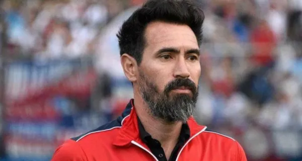 Eduardo Domínguez ha sonado como una de las posibilidades que tiene Liga de Quito para sustituir a Pablo Repetto y en Colón su renovación está en vilo