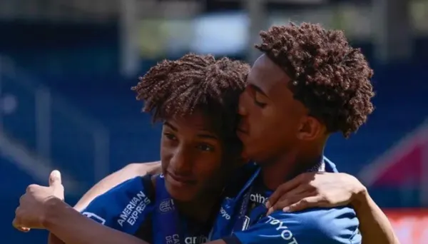 Edwin y Hólger Quintero celebran gol en IDV / Foto: IDV