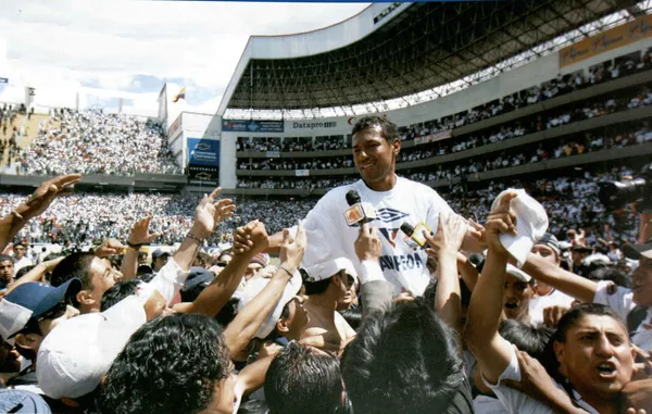 El 10 peruano levantó el título nacional con la U