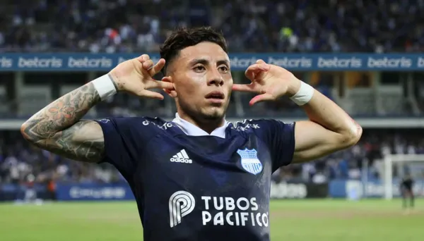 El actual jugador del Monterrey de México tiene una historia bastante parecida a la de Messi