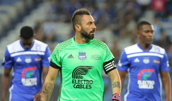 El actual portero de Emelec habló sobre su pasado en Europa donde jugó Champions League