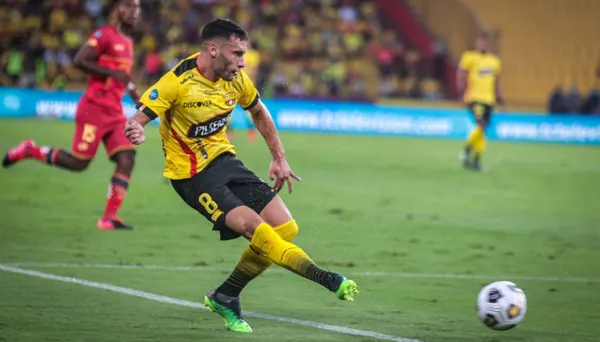 El argentino Emmanuel Martínez luego de su cuarto gol hizo un gesto muy polémico que dará de que hablar