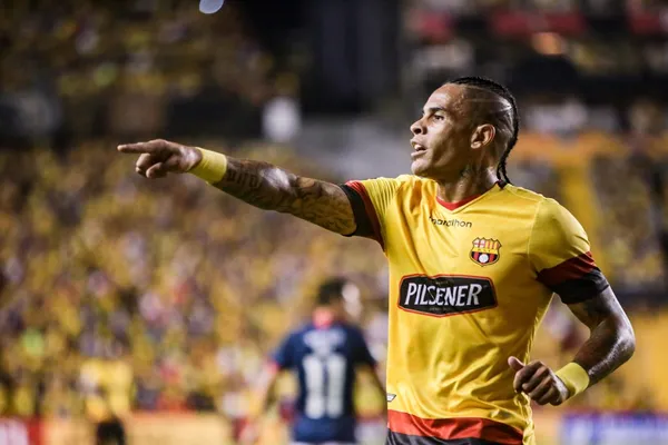 El ariete de BSC comparte la cuerentena junto a su pareja