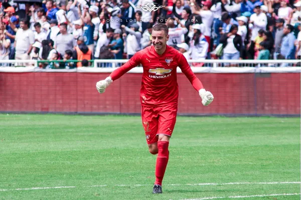El arquero de LDU está en planes de un equipo del cual es hincha el argentino