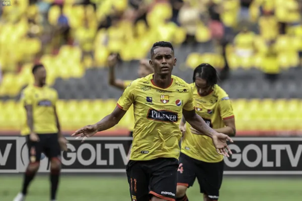 El atacante de Barcelona SC maneja un automóvil deportivo de primera categoría, y lo mostró por su cuenta de Instagram