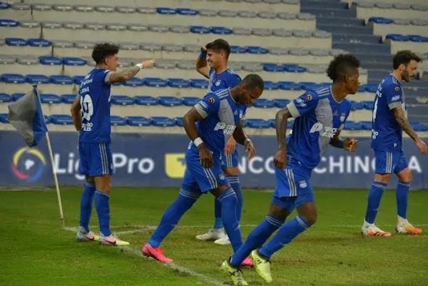 El "Bombillo", no levanta cabeza y le regala el partido al City.