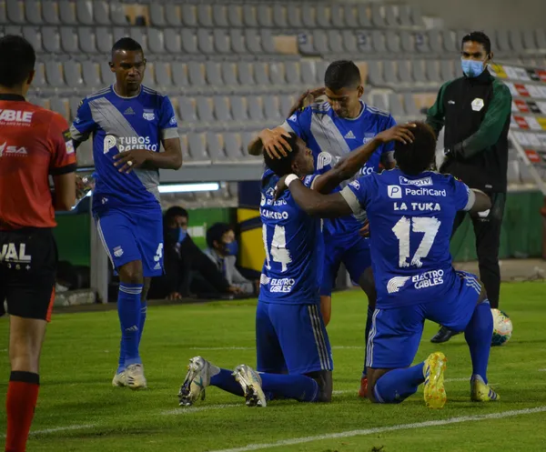 El "Bombillo" llega a 21 unidades y mantiene la punta