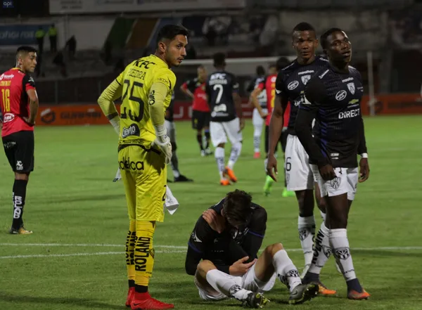 El "Bombillo" cerca de quitarle este jugador a Independiente del Valle