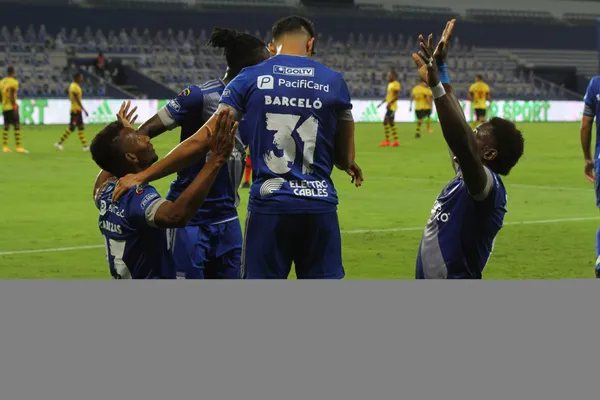 "El bombillo" se aferra a la punta del campeonato