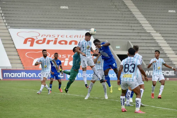 El "Bombillo", tiene una plantilla costosa pero que no rinde.