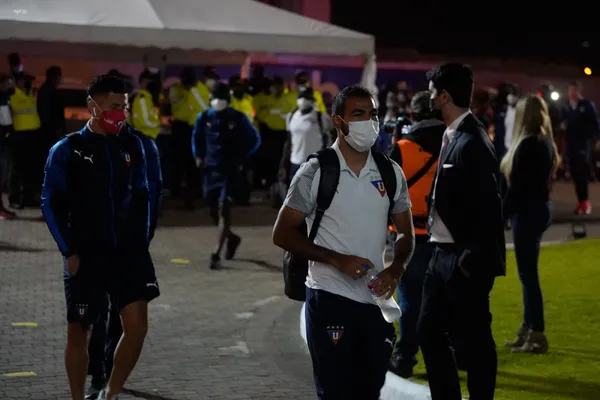 El "Chino" tiene complicado quedarse en el conjunto capitalino