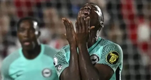 El compañero de Moisés Caicedo que parece estar jugando en contra de Brighton