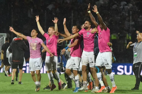 El cuadro ecuatoriano se consagró con la copa internacional y la U le extendió una felicitación