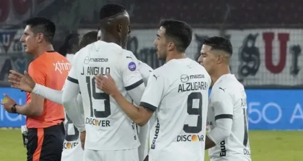 El curioso festejo al gol del Tin Angulo desde la banca de suplentes