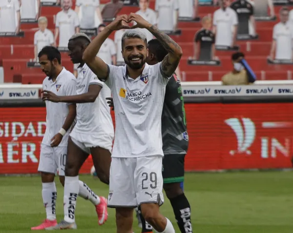 El D.T de Vélez Sarsfield soltó toda su ira