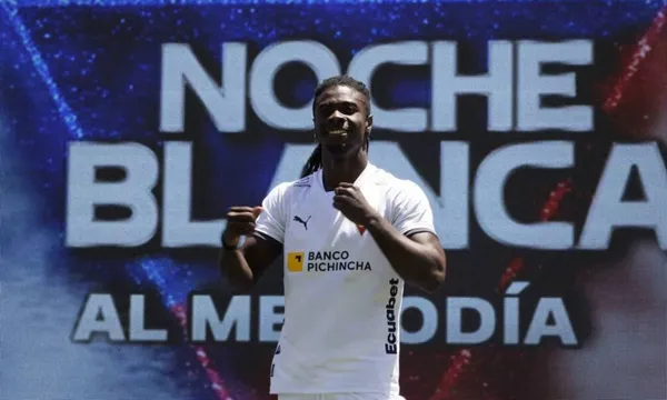 El defensa albo festejó de esta forma los goles de su equipo