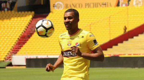 El defensa tiene un equipo que lo pretende