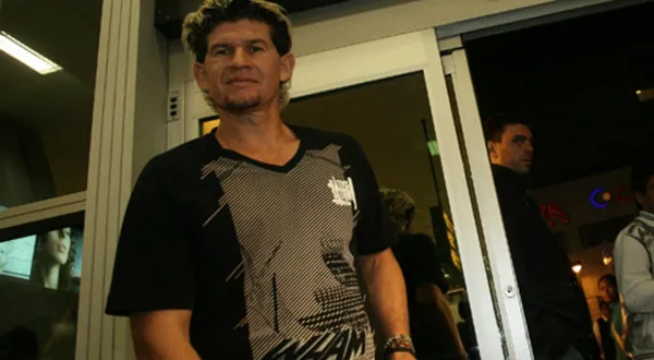 El defensor pasó por la U y el Bombillo