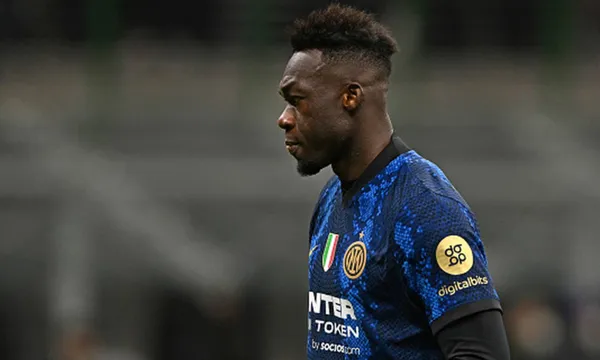 El delantero aportó en la victoria de su equipo en Arabia Saudita.