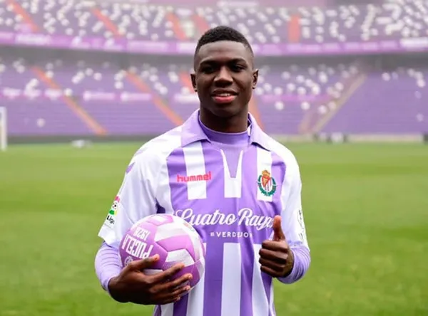 El delantero ecuatoriano busca un equipo donde pueda ganar minutos