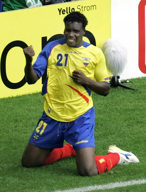 El delantero ecuatoriano colgó los botines y se dedica a otra faceta