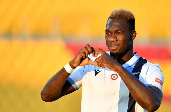 El delantero ecuatoriano, Felipe Caicedo, anotó aprovechando un error del portero y ahora se pone a pelear el título