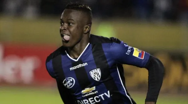 El delantero ecuatoriano José Tin Angulo fue suspendido de la vida futbolística hasta 2020 por situaciones extrafutbolísticas