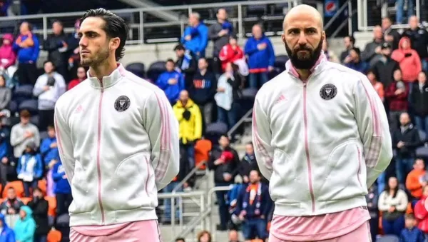 El delantero ecuatoriano le dejó un mensaje a Higuaín en su cuenta de Instagram