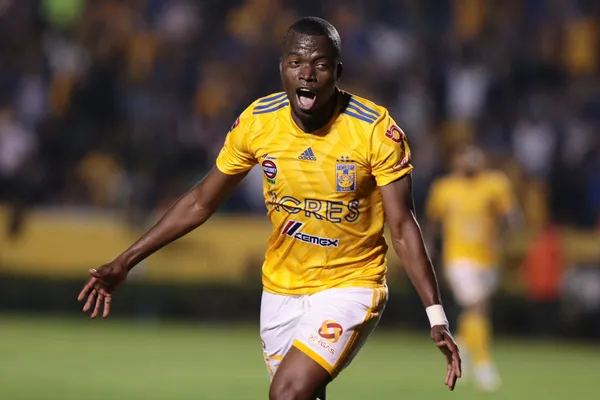 El delantero ecuatoriano podría hacer dupla con el italiano en Europa