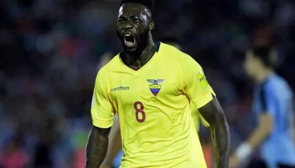 El delantero ecuatoriano no quiere volver al país y hay una razón fuerte para hacerlo