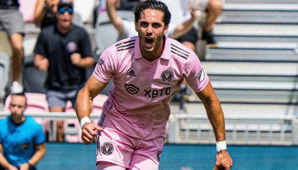 El delantero ecuatoriano rompió un récord y pasó a la historia de su equipo