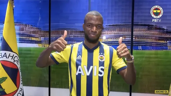 El delantero eligió lo deportivo sobre lo económico y fichó por el Fenerbahce de Turquía