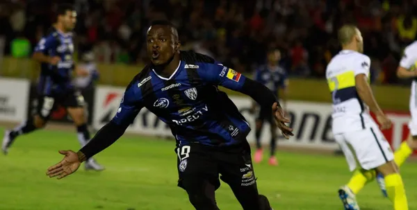 El delantero José Angulo está próximo a cumplir su suspensión y habría dos equipos que lo tienen en carpeta para recuperarlo