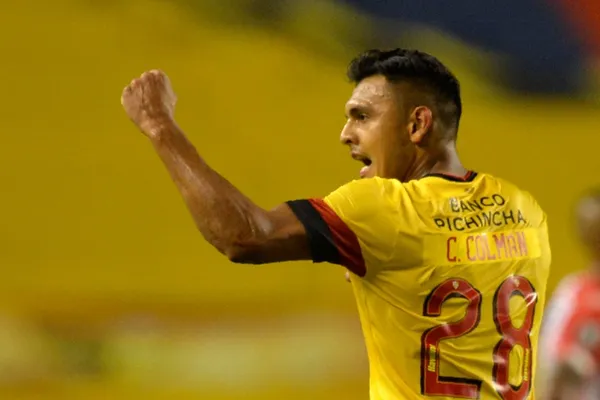 El delantero paraguayo seguirá su carrera en el fútbol argentino