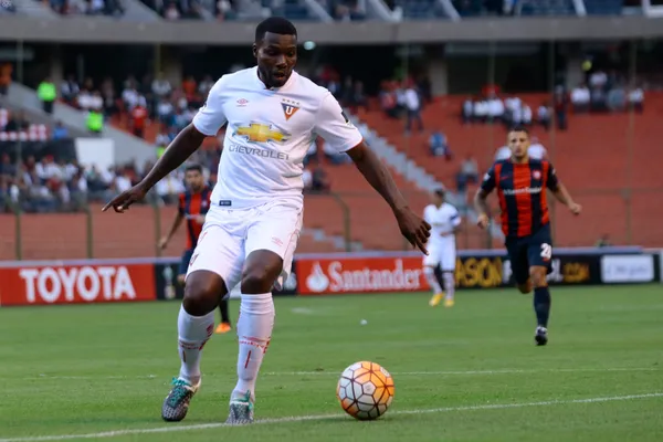 El delantero pudo jugar en Francia pero prefirió la estabilidad económica que le dotó el fútbol de Arabia