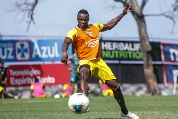 El delantero tenía la intención de arrancar jugando todas las competencias en su nuevo equipo pero recibió malas noticias