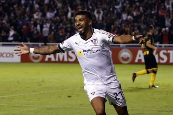 El delantero uruguayo fue presentado por el Necaxa