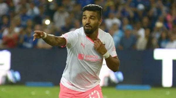 El delantero Uruguayo llega en racha a afrontar "los cetáceos"