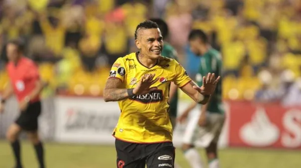 El delantero uruguayo seguirá su carrera en el Atlético Nacional de Colombia