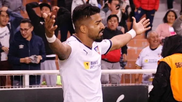 El delantero uruguayo tiene una ao irregular con Liga de Quito