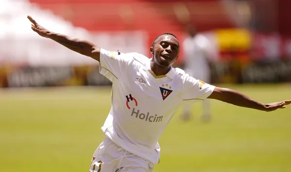 El Diablo Lara sigue ligado al fútbol y entrega su experiencia