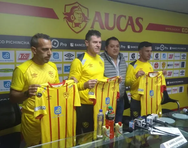 El DT de Aucas denunció que le jugaron una mala pasada en el estadio de BSC