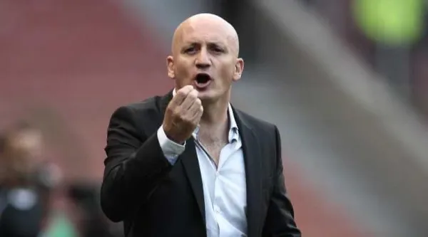 El DT de LDU tiene nuevo carro